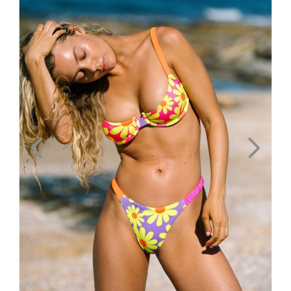 New OneOne Swim flower bikini/bathing suit top, small